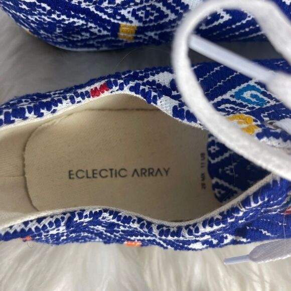Eclectic Array NWOT Blue Chevron Print Tennis Shoes Sz 11 - Picture 5 of 6